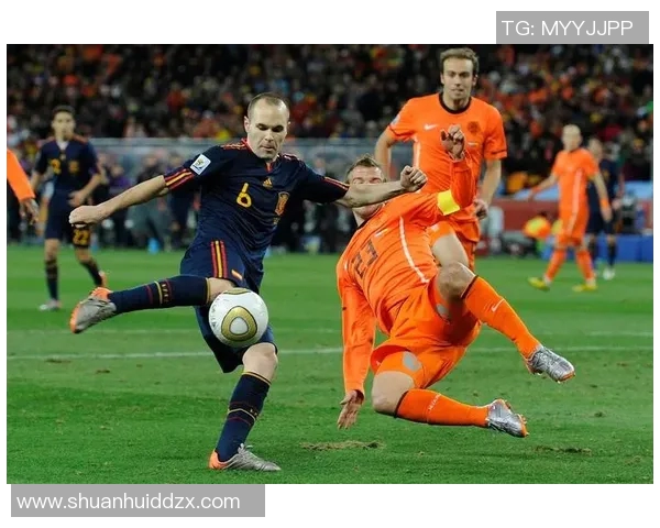 与足球明星亲密接触的机会让你体验不一样的足球魅力和激情 与足球明星亲密接触的机会让你体验不一样的足球魅力和激情