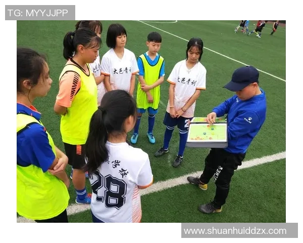 提升足球运动员步频的有效训练方法与技巧探讨 提升足球运动员步频的有效训练方法与技巧探讨